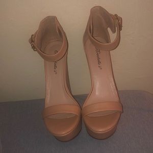 Nude Wedges